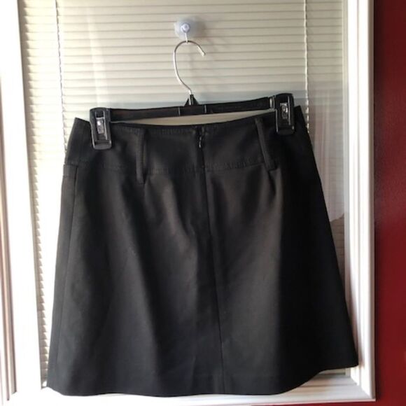 THE Limited Skirt - Picture 2 of 4